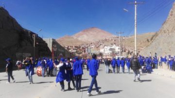 La fiesta ya se vive en la avenida Tinkuy.