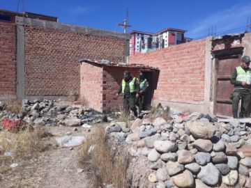 El ingreso al terreno baldío.