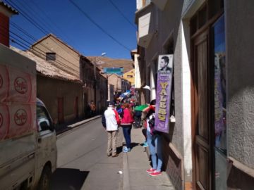 Un salón de belleza al comenzar la calle.