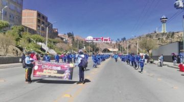 Por la avenida Tinkuy.