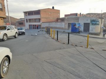 Tumban un poste y corta el tráfico vial