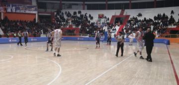 A menos de tres minutos de que termine el tercer cuarto.