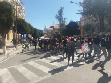 Estudiantes promueven la campaña.