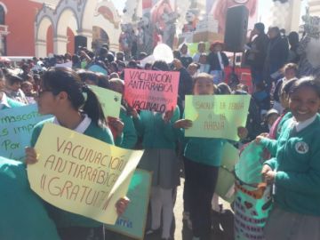 Estudiantes promueven la campaña.
