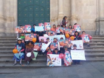 Estudiantes promueven la campaña.