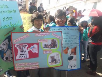 Estudiantes promueven la campaña.