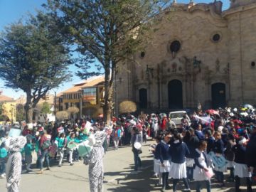 Estudiantes promueven la campaña.