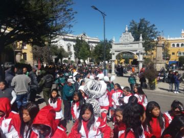 Estudiantes promueven la campaña.