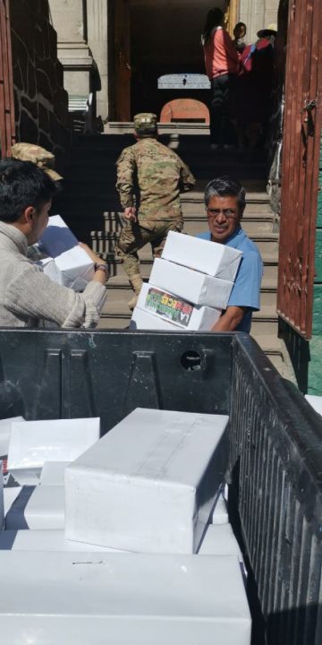 Se moviliza las ánforas de recojo de apoyo.