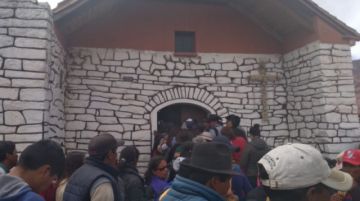 La fila para ingresar al santuario.