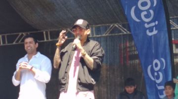 Bonny Lovi en el escenario.