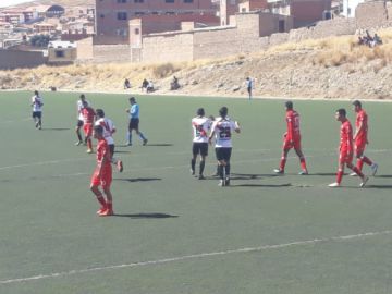 El equipo de la banda roja ganó.