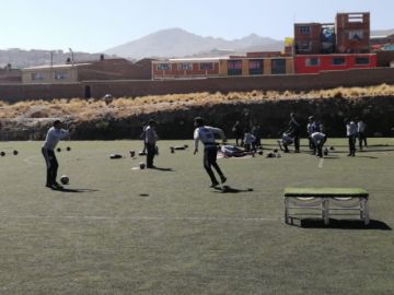 Entrenan en su complejo.