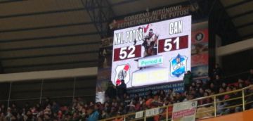 A poco más de seis minutos del final, hay casi un empate.