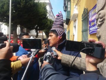 El presidente de la Asamblea entregó la asistencia.