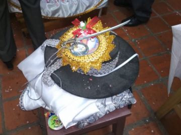Sombrero y accesorios.