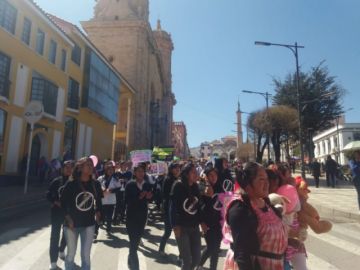 Marcharon por las calles con unidades educativas.
