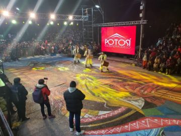 Los bailarines impresionaron al público.
