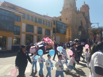 Marcharon por las calles con unidades educativas.
