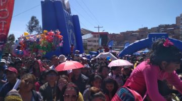Concurso de salteñas, tucumanas, helados, thayas y tocinillos.