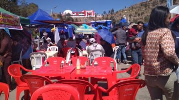 Concurso de salteñas, tucumanas, helados, thayas y tocinillos.