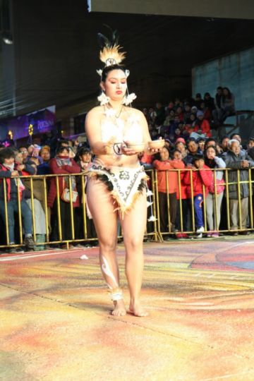Los bailarines impresionaron al público.