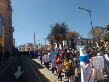 Marcharon por las calles con unidades educativas.