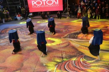 Los bailarines impresionaron al público.