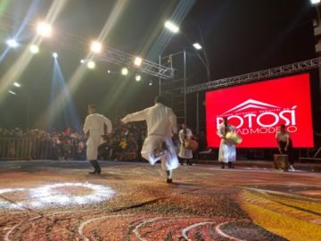 Los bailarines impresionaron al público.