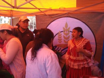 Concurso de salteñas, tucumanas, helados, thayas y tocinillos.