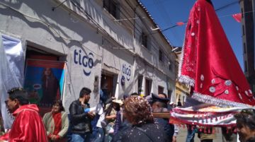 Altar de la familia Tirado en la avenida Cívica.