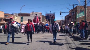 Comitiva ingresa a la Sevilla