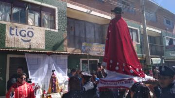 Altar de otra familia Huallpa, esta vez en la avenida Tinku