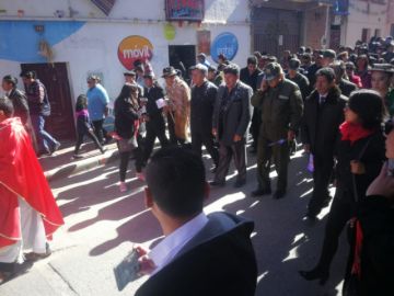 El paso de la comitiva recorre la zona de San Benito.
