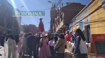 La comitiva se dirige a la avenida Tinku.