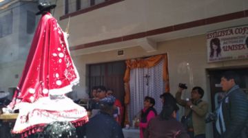 Altar de la familia Gutiérrez en la avenida Cívica