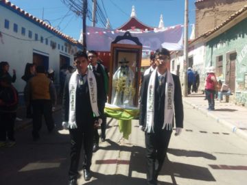 A las 12;48, la fraternidad Tinku del Colegio Braun comenzó su recorrido.