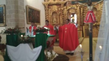 A las 8:52 la misa continuaba.