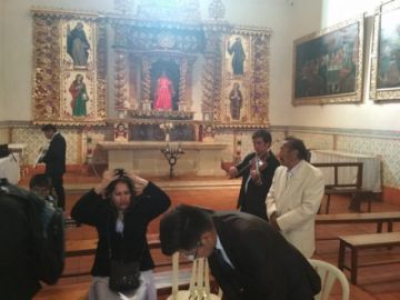 Se espera el inicio de la misa.
