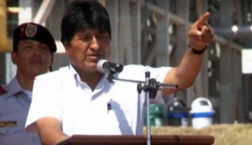 Morales dice que "algunos jóvenes pagados" incendian por razones políticas