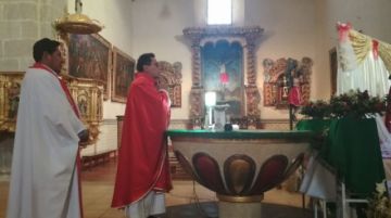 A las 8:09 comenzó la misa.