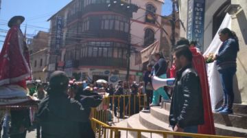 Altar en la Clínica 1o. de Mayo en la esquina de calle Oruro.