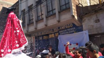 Otra parada en un altar de la familia Ortega.