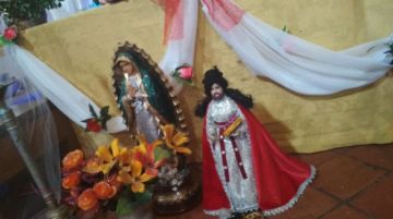 Le volvieron a cambiar la ropa a San Bartolomé.