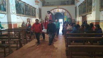 Se espera el inicio de la misa.