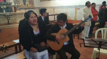 A las 8:09 comenzó la misa.