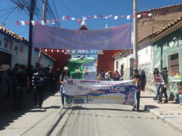 A las 12;48, la fraternidad Tinku del Colegio Braun comenzó su recorrido.
