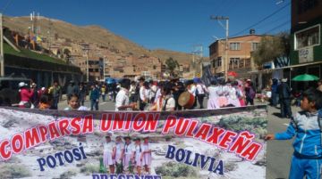 A las 10:21, ingresa la fraternidad Comparsa unión Pulaxeña de la Provincia Nor Chichas.