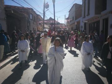 El paso de la comitiva recorre la zona de San Benito.