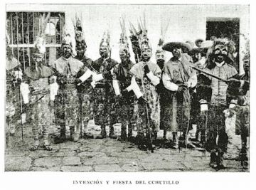 Supuestos bailarines en la fiesta de Ch'utillos. La foto fue publicada por Lucas Jaimes en 1905.